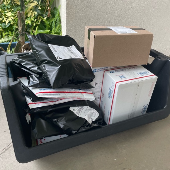 Hi, I Buy & Sell Pre-Loved Designer Clothing & Shoes - Men’s & Women’s - Picture 8 of 17